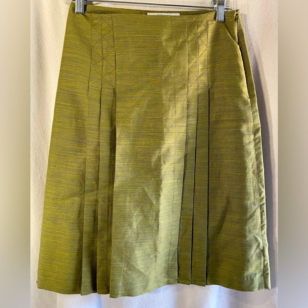 Elegant Olive Green Women's Skirt. Size Small